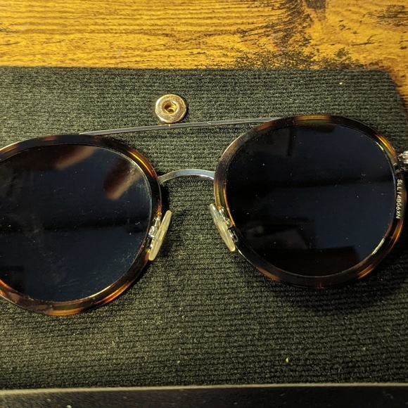 FENDI SUNGLASSES - Picture 4 of 4
